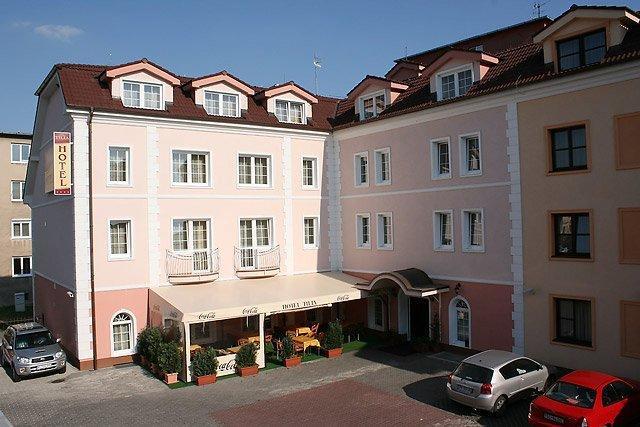 Hotel Tilia Pezinok Esterno foto