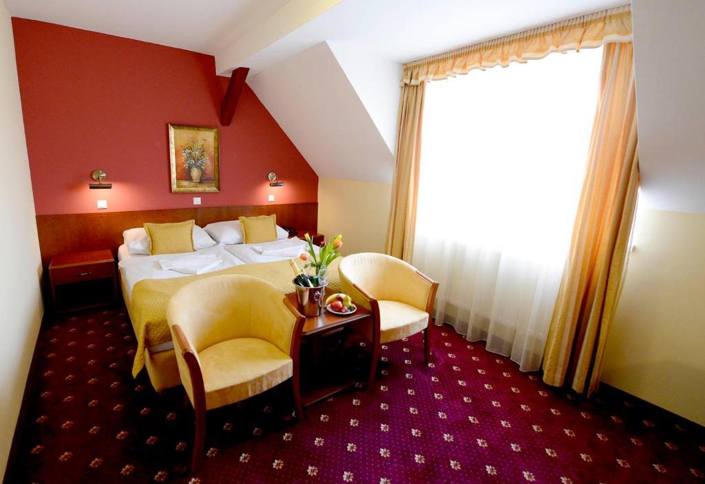 Hotel Tilia Pezinok Esterno foto