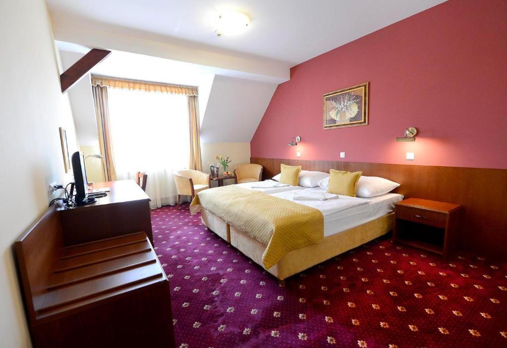 Hotel Tilia Pezinok Esterno foto