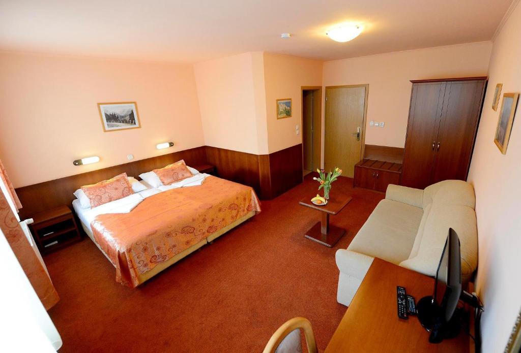 Hotel Tilia Pezinok Esterno foto