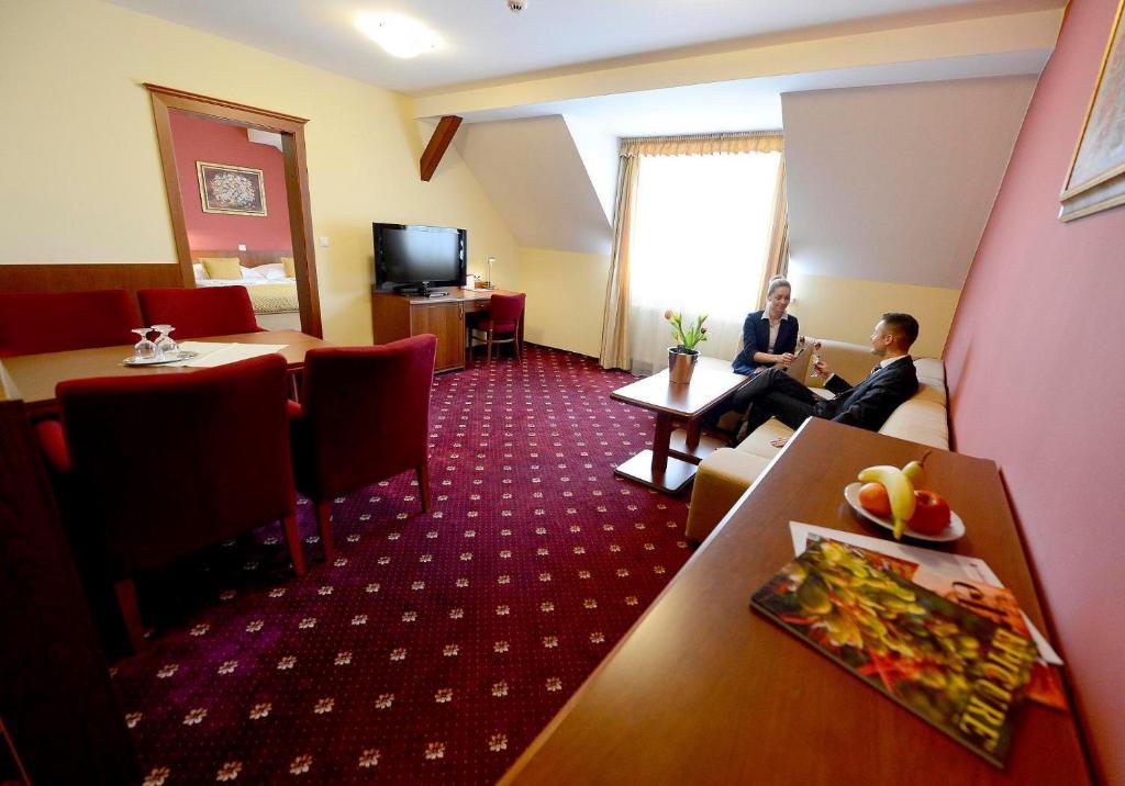 Hotel Tilia Pezinok Esterno foto